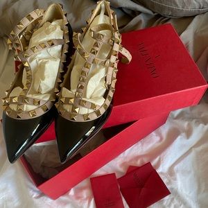 NWT Valentino rockstud black/nude flats 36.5